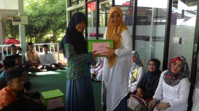 gaet-sinergi-foundation-mt-ummahatul-firdaus-beri-kado-lebaran-pada-anak-yatim