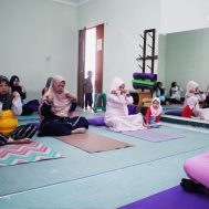 yoga hamil, rbc, rumah bersalin cuma-cuma, zakat, yoga, senam hamil