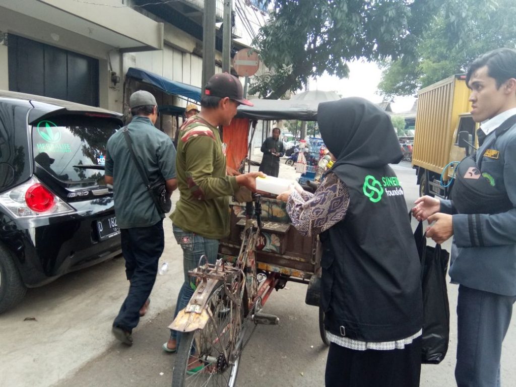 sms, sedekah makan siang, jum'at, dhuafa