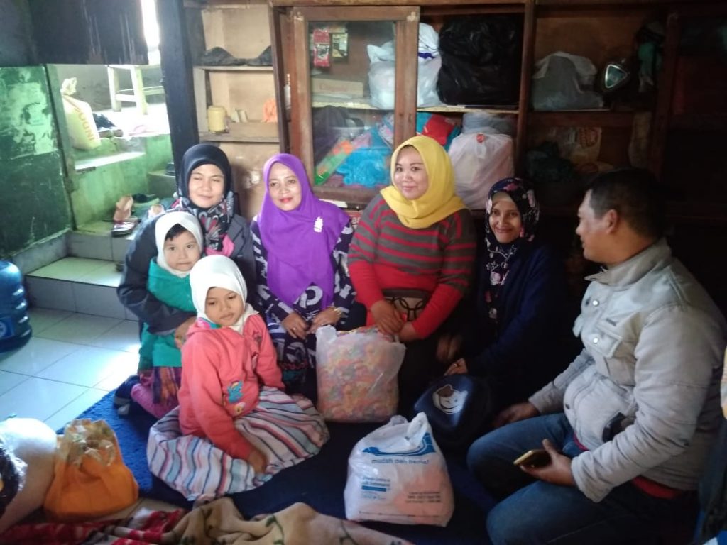 paket, dhuafa, banjir, citepus