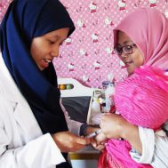 rumah bersalin cuma rbc ibu dhuafa member mendapat layanan medis pemeriksaan kesehatan persalinan, kwia, klinik wakaf ibu dan anak, wakaf, wakaf kesehatan, kesehatan, rbc, rumah bersalin cuma-cuma