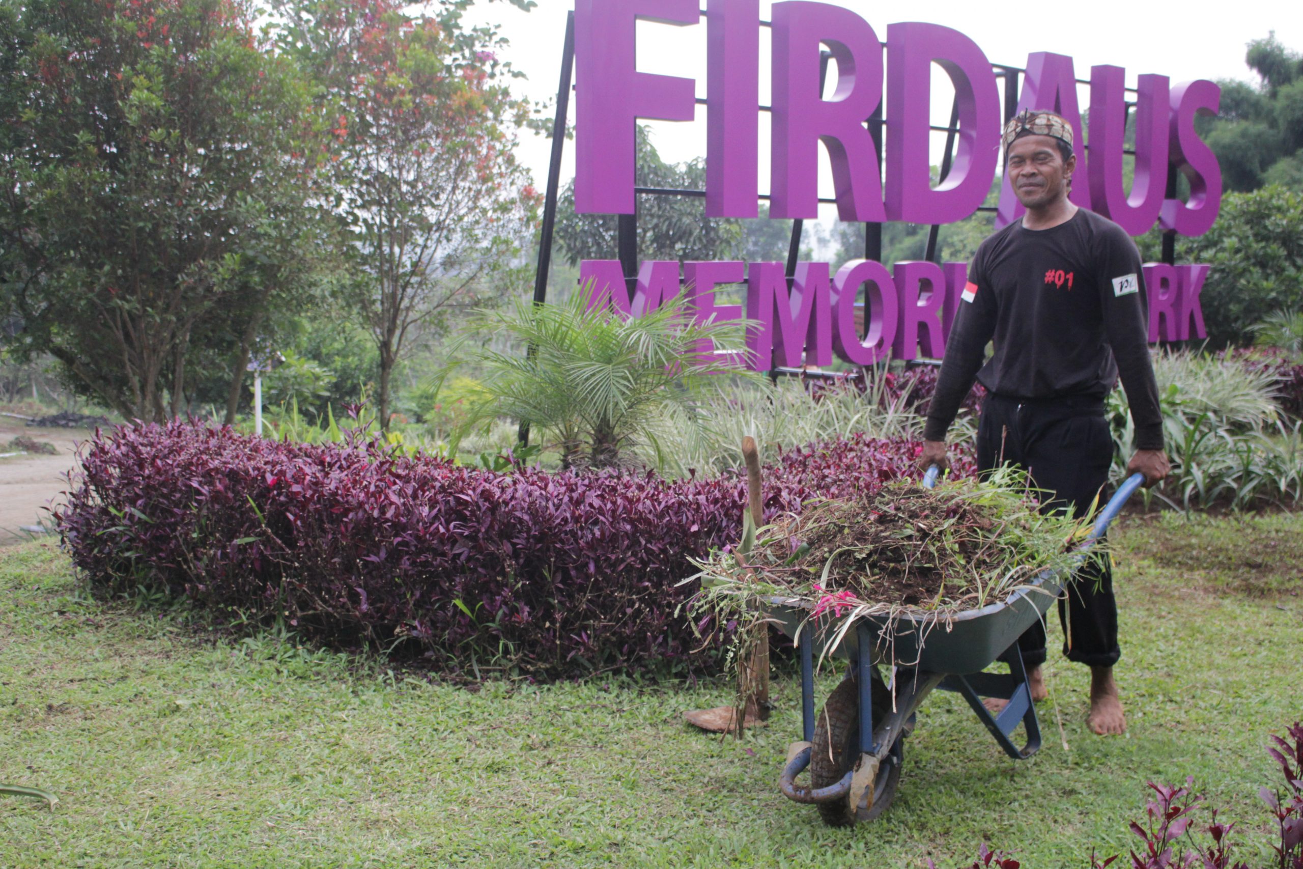 firdaus memorial park, wakaf