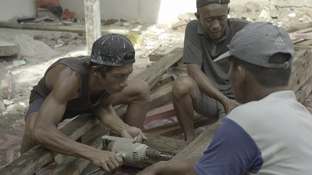 semangat gotong royong pembangunan shelter serasi sehat ramah sinergi inklusif, majene, gempa bumi, shelter