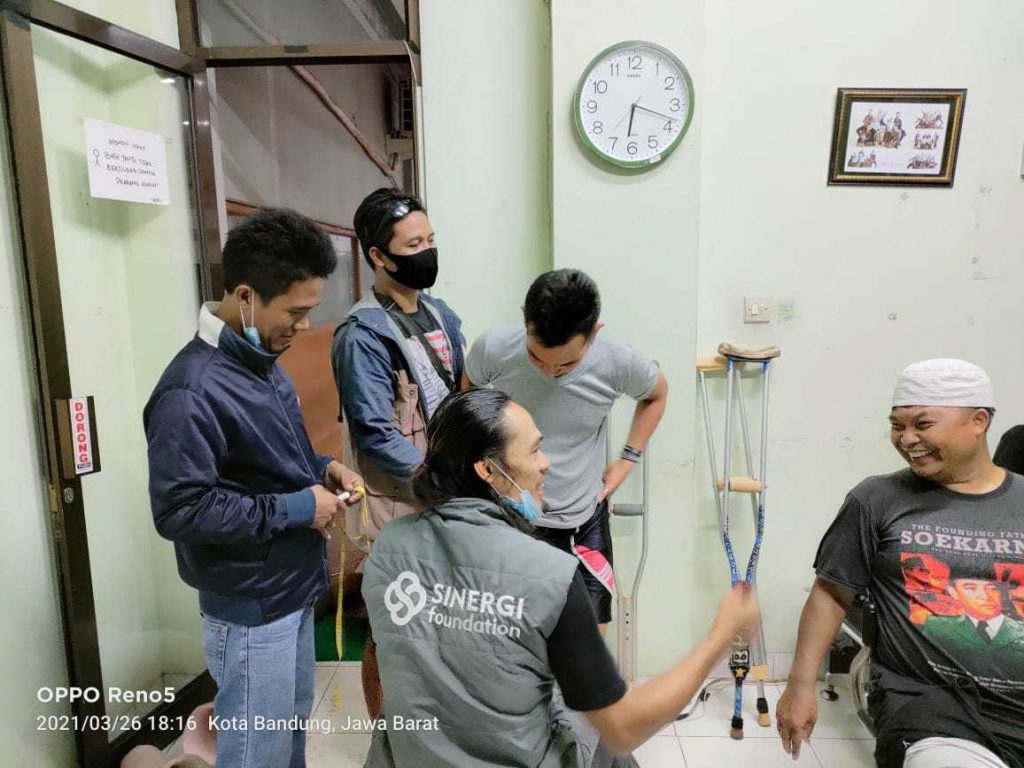 kaki palsu, bobotoh