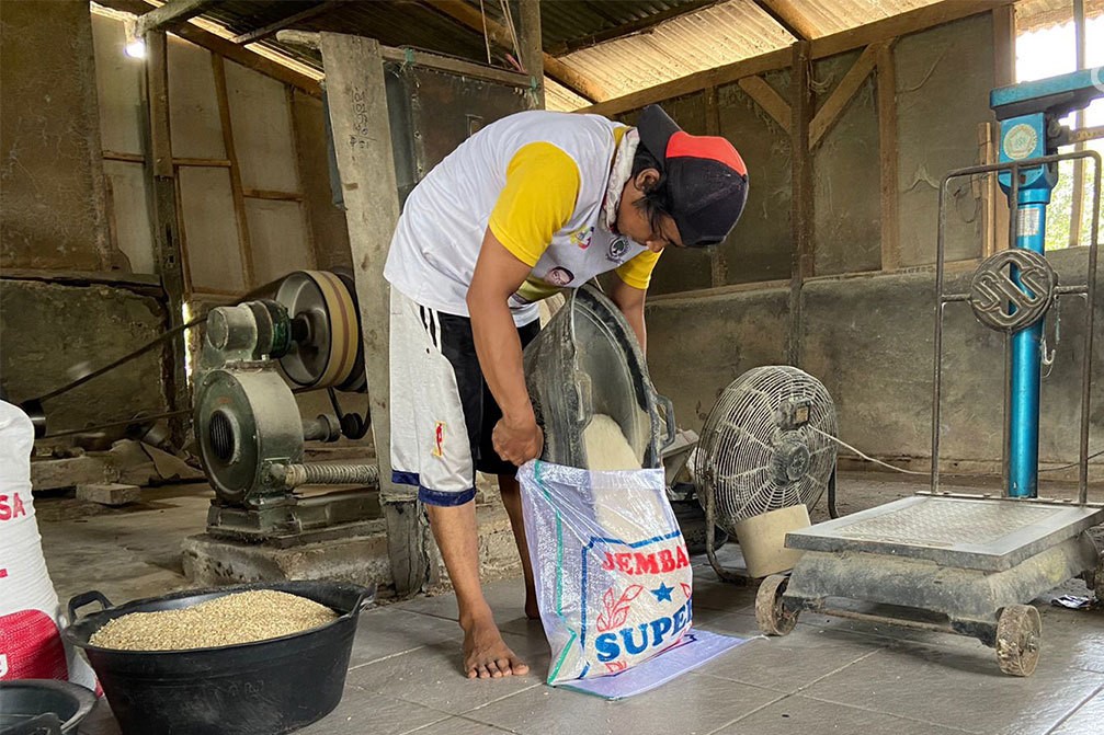 Petani Lumbung Desa Compreng Produksi 15 Ton Beras untuk Zakat