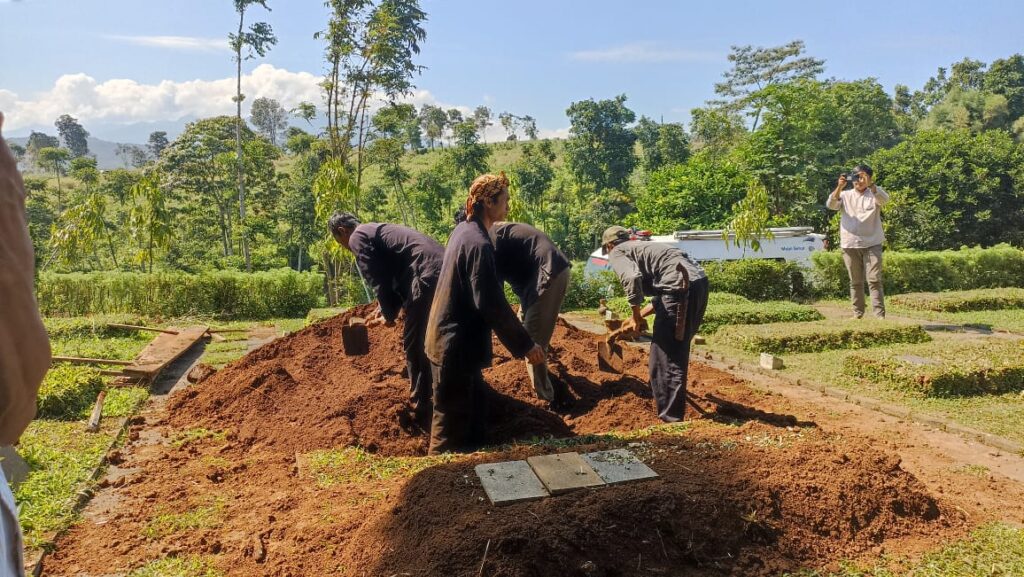 terbatasnya lahan makam, makam, lahan makam, pemakaman