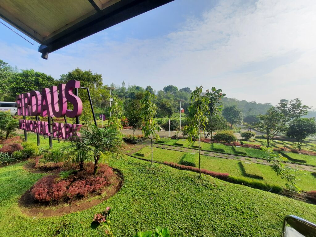 Firdaus memorial park cikalong wetan