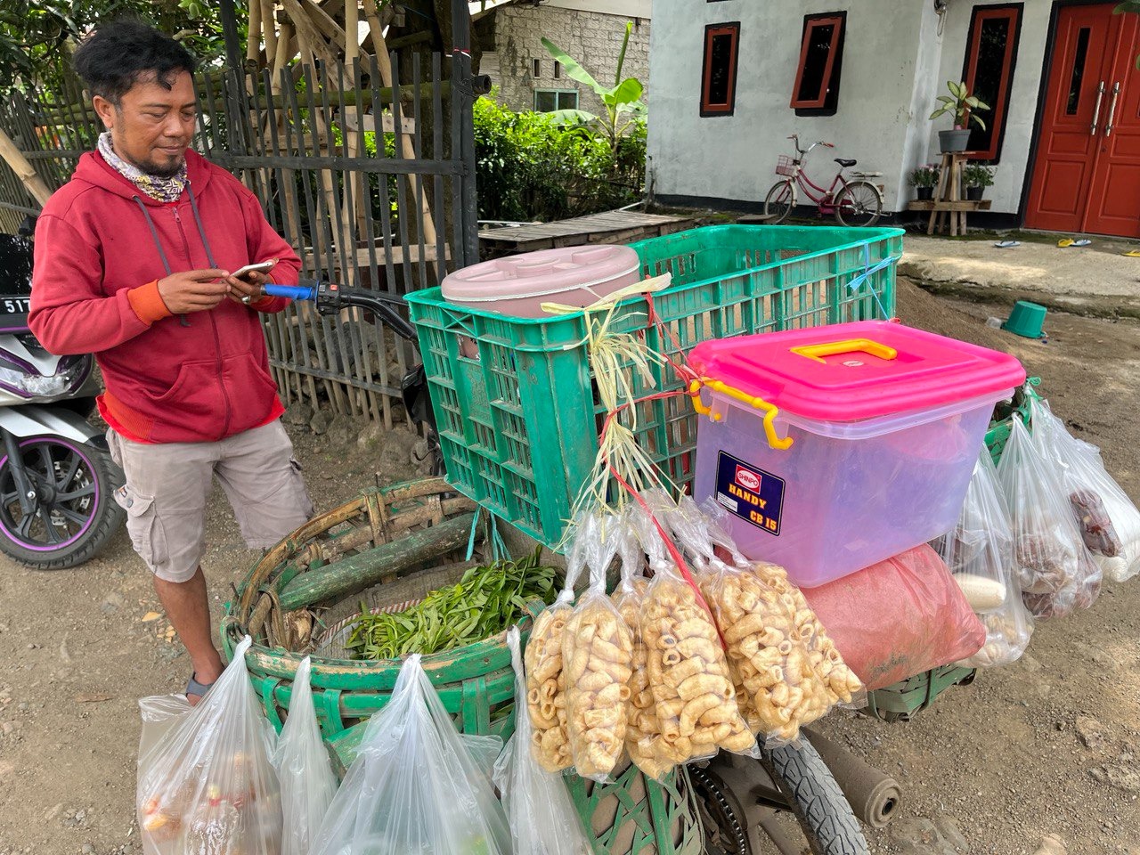 lumbung desa compreng, lumdes, sinergi foundation