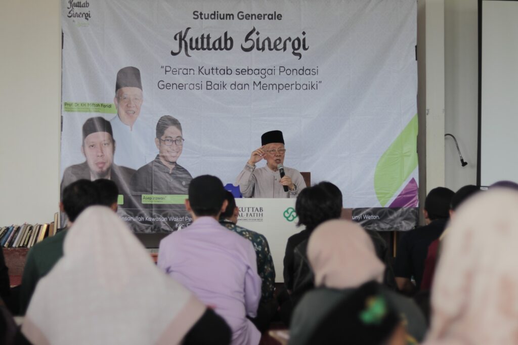 KH Miftah Faridl Beri Pembekalan di Stadium General Masa Transisi Kuttab Sinergi Foundation