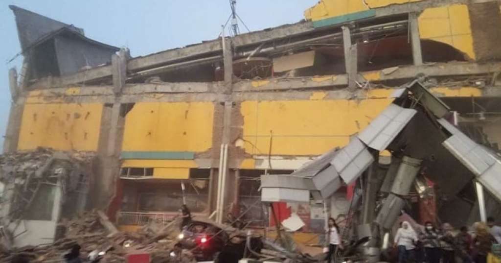 gempa bumi, bencana alam, shalat jum'at