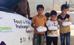 ifthar, buka puasa, shaum, memberi makan, puasa, ramadhan 1440h, sinergi foundation, ayosinergi, palestine, palestina, berkah buka puasa untuk palestine